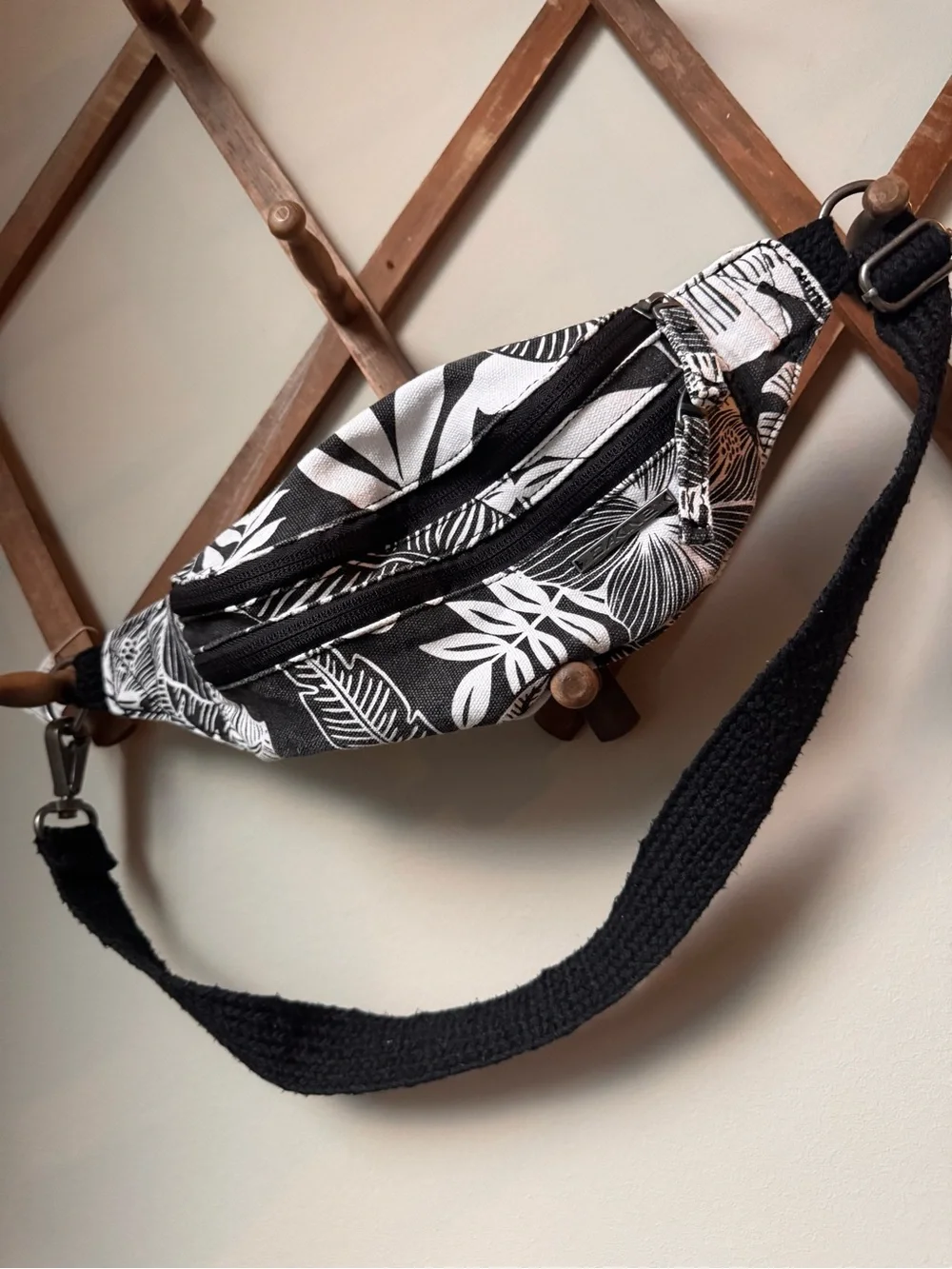 Dakine Gigi Hip Pack in Hibiscus Palm Canvas Belt Bag
